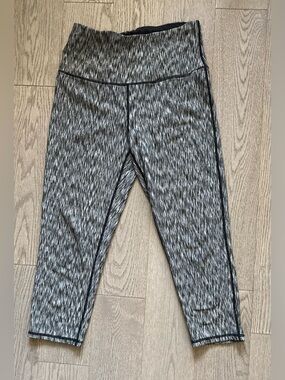 Everlast Black & White Space-Dye Women's' High Rise Capri Leggings in size M